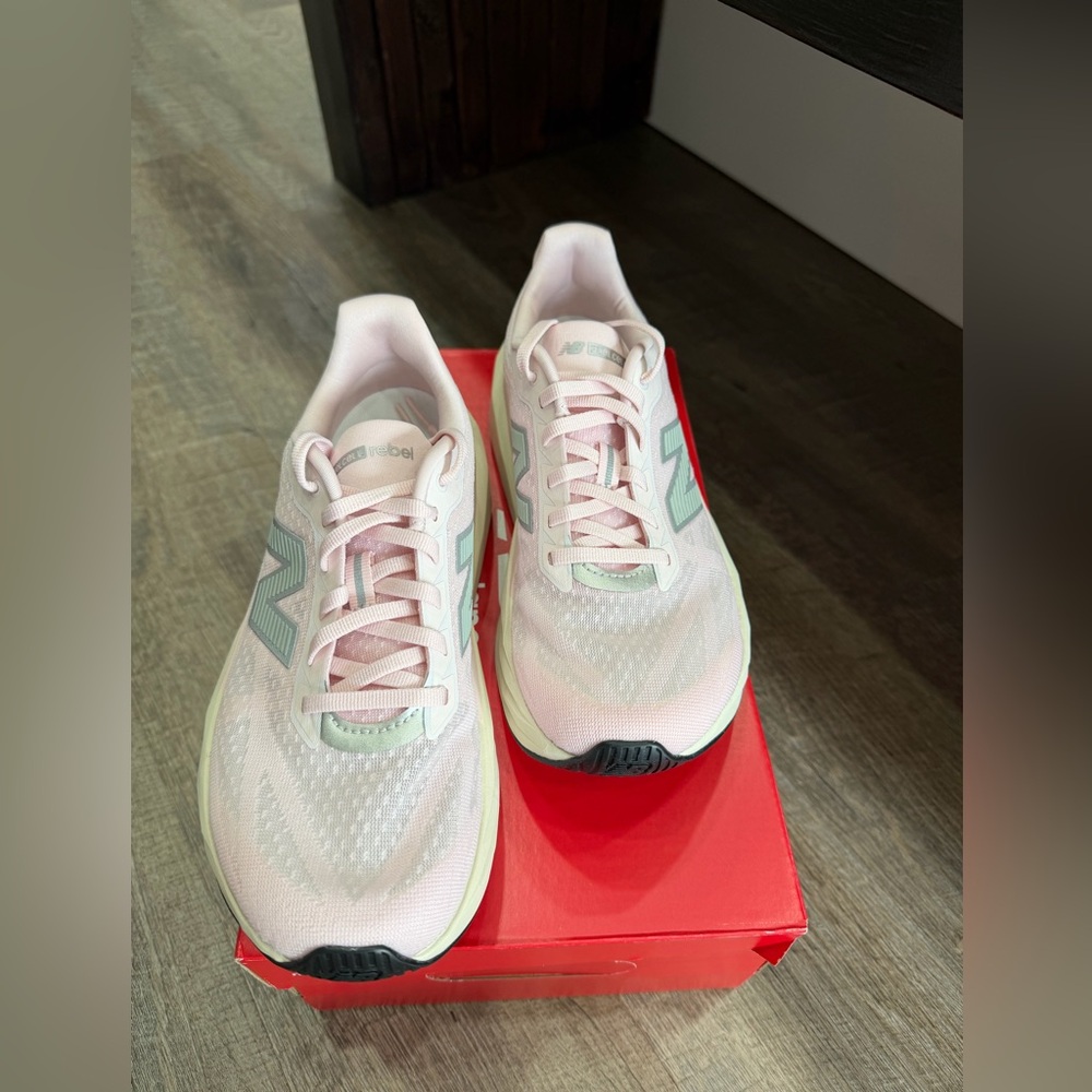 Women's New Balance FuelCell Rebel - Picture 4 of 4